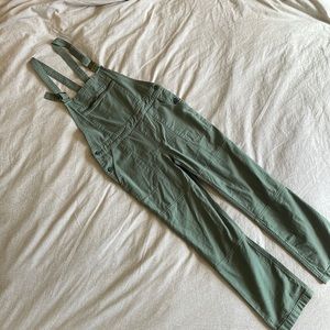 ✨PERFECT✨ LEVIS Overalls - Khaki/Olive - SIZE: small